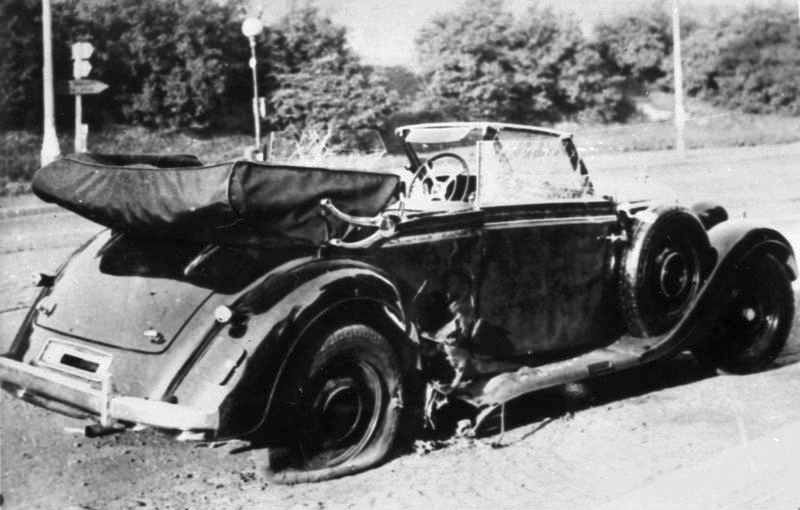 Heydrichův automobil po atentátu 27. května 1942 v Praze