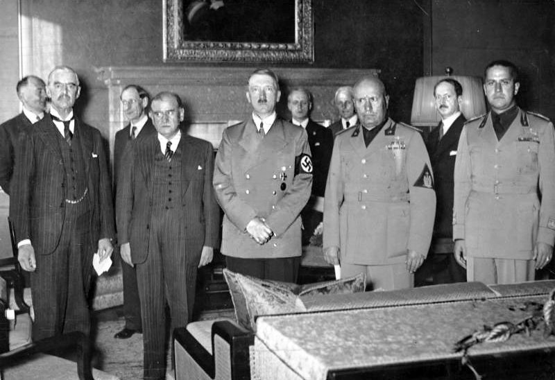 Chamberlain, Daladier, Hitler, Mussolini a Ciano před podpisem Mnichovské dohody